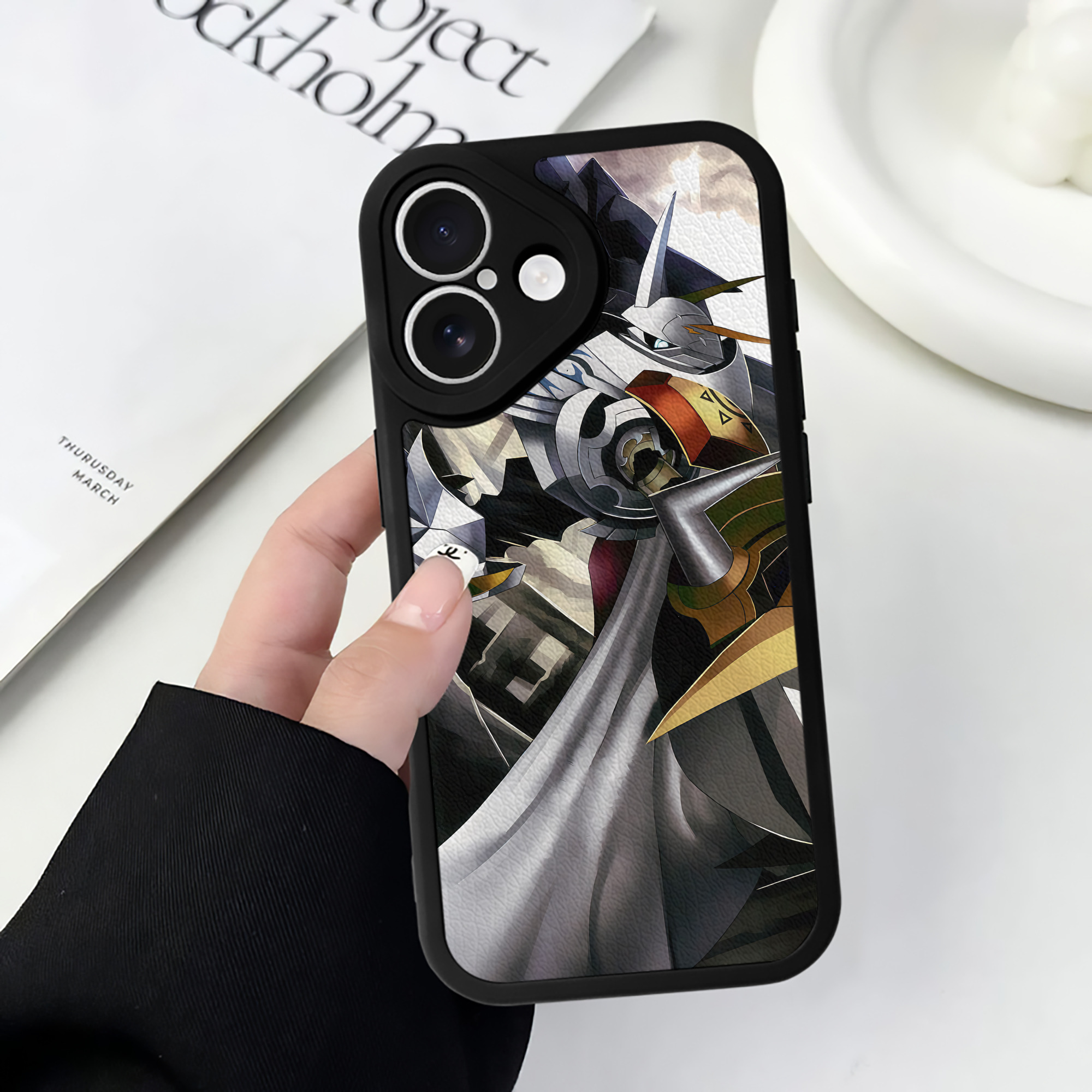 （画像用） Digimon デジタルモンスター/デジモン 【iPhone 16シリーズ対応】シリコンスマホケース（レザー調） 材質：シリコン